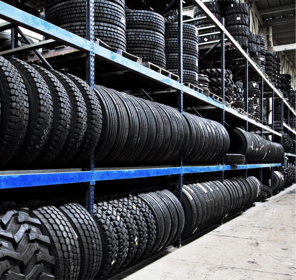 Pneus Econo célèbre sont 10e anniversaire - background acheter pneus en ligne - Pneus Écono